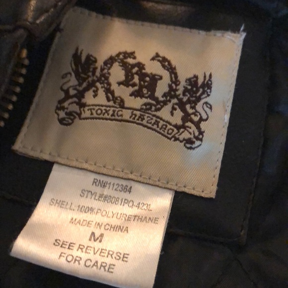 Leather jacket/cross on the back - Picture 6 of 8